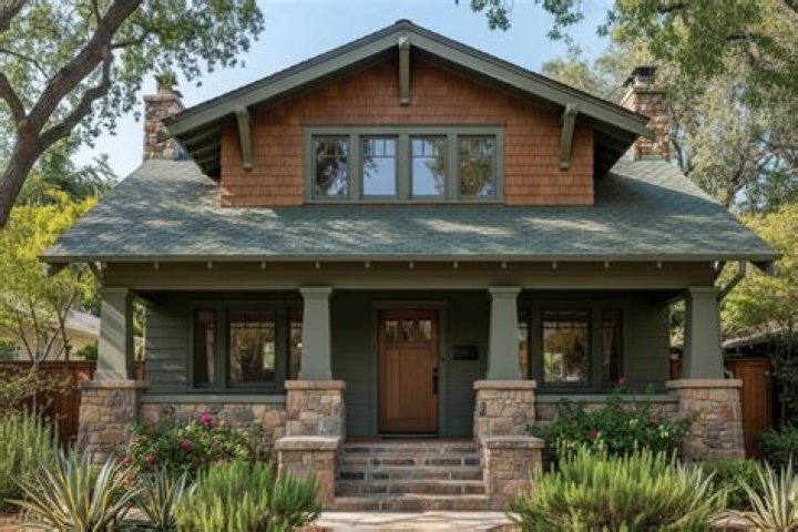 What type of roof do Craftsman houses have?