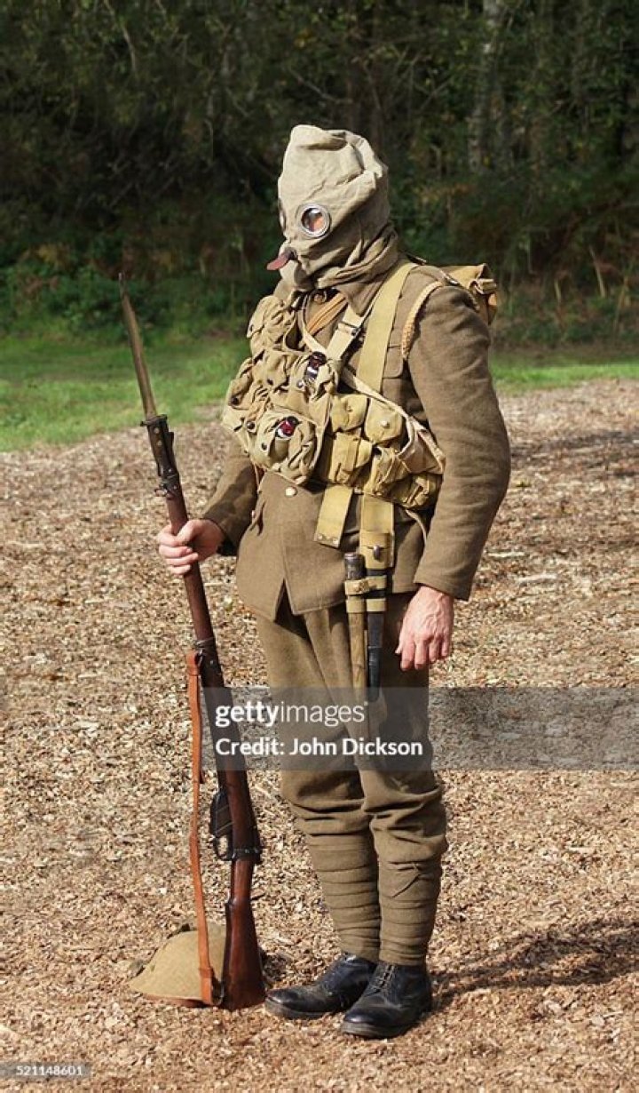 What uniform did British soldiers wear in ww1?
