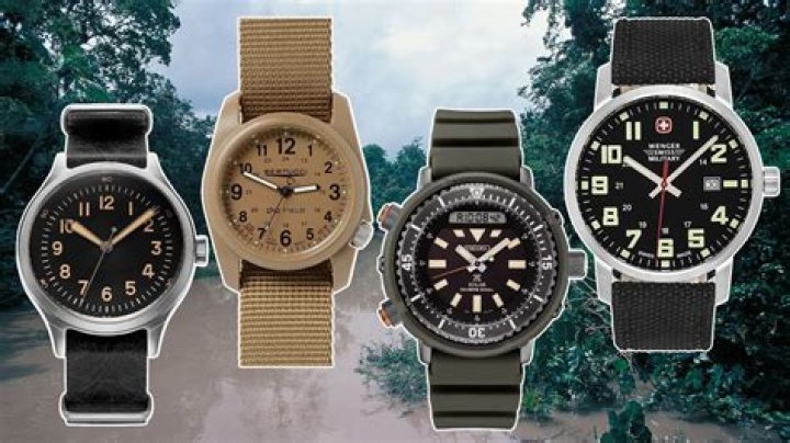 What watches do the SBS use?