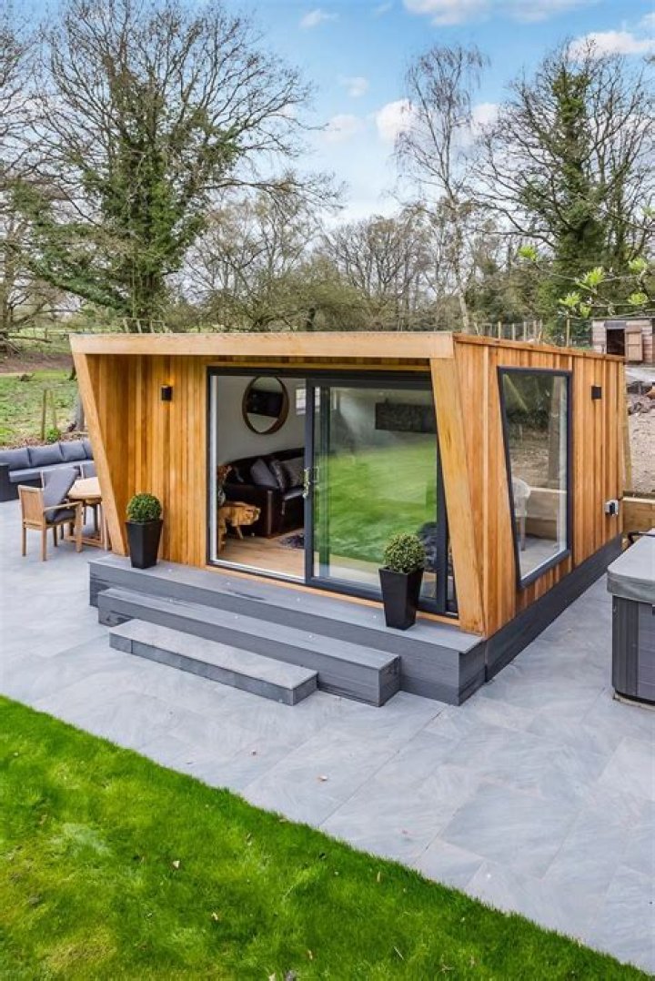 Whats the difference between a summer house and a garden room?