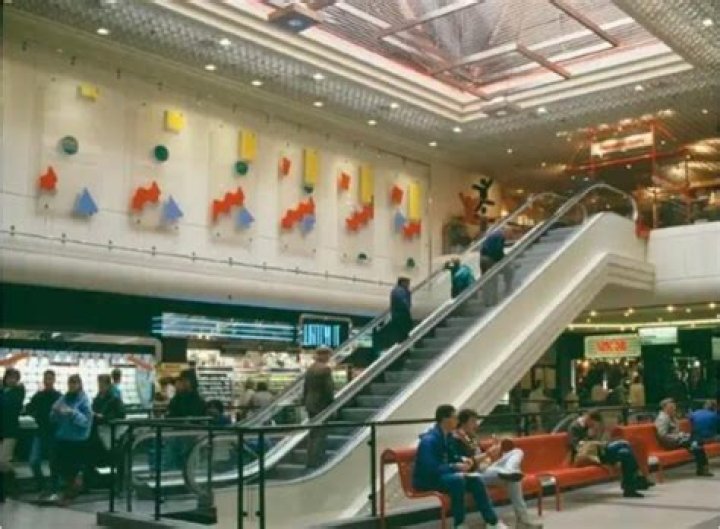 When did the New Rochelle Mall close?