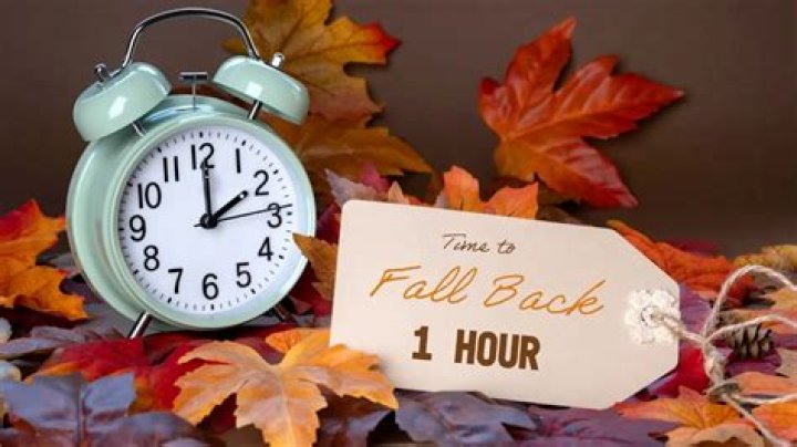 When did time fall back in 2016?