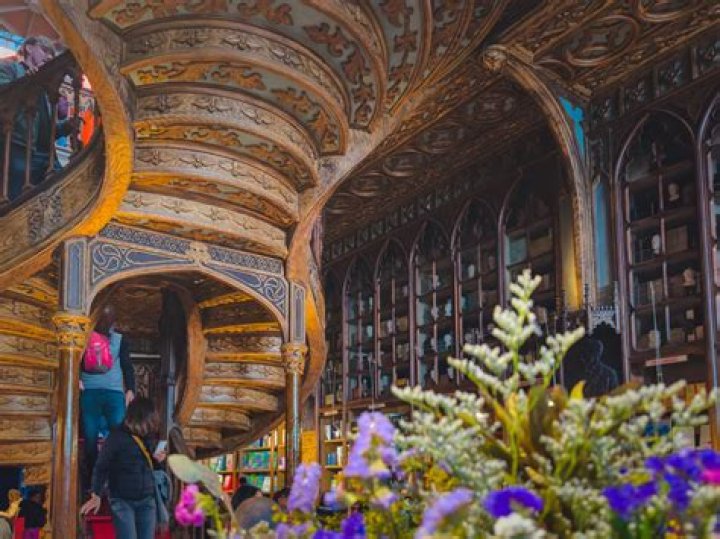 When to visit Livraria Lello?