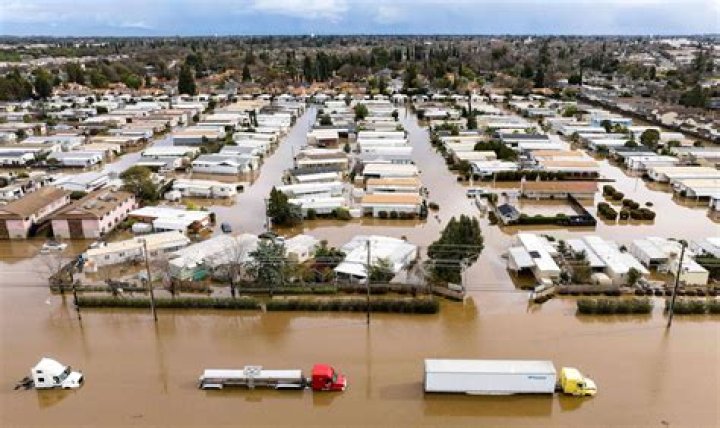 When was Ballater flooded?