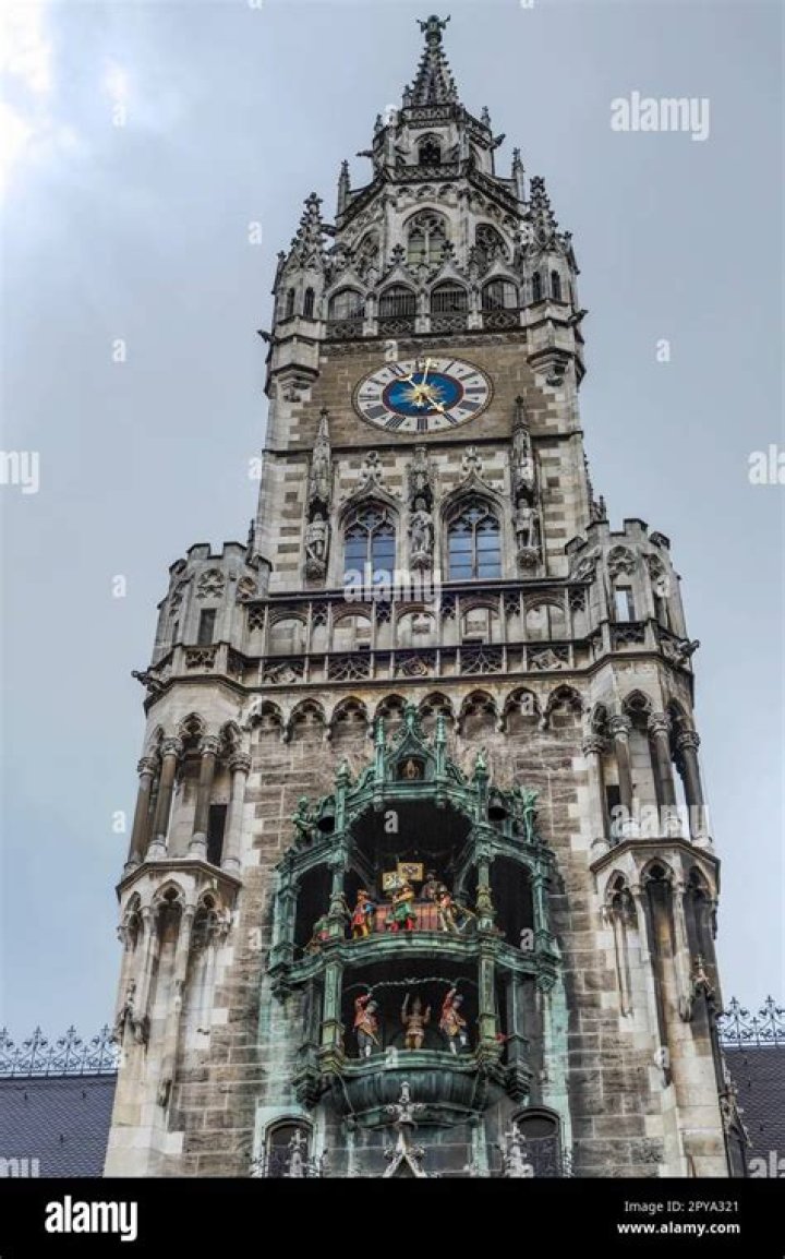 When was the glockenspiel in Munich built?