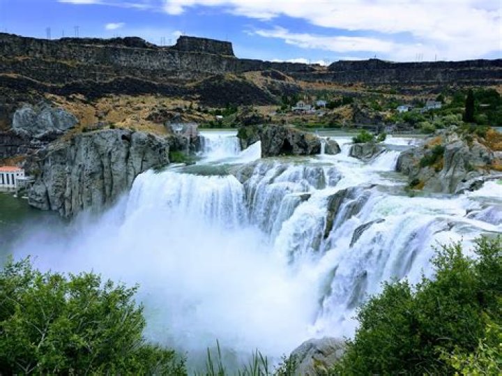 Where are Shoshone Falls in Idaho?