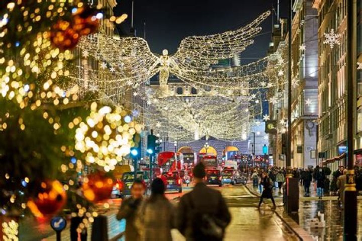Where are the most famous Christmas lights in London every year?