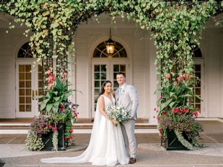 Where can I have an intimate wedding in Houston?