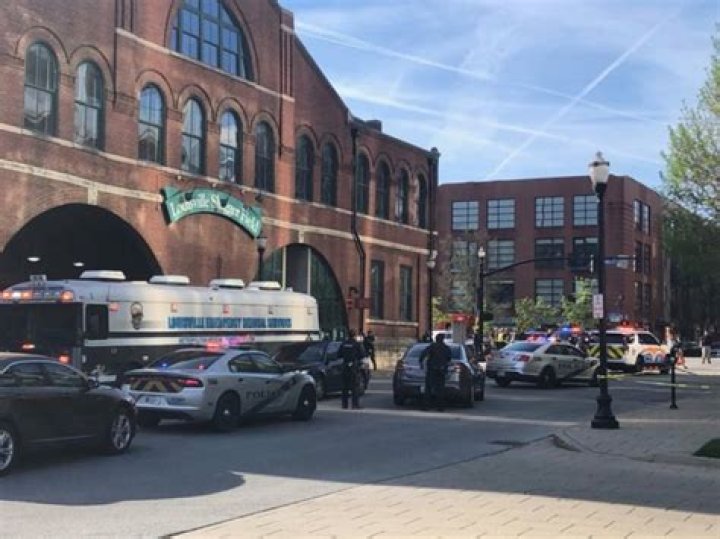 Where do you park for 4th Street in Louisville Ky?