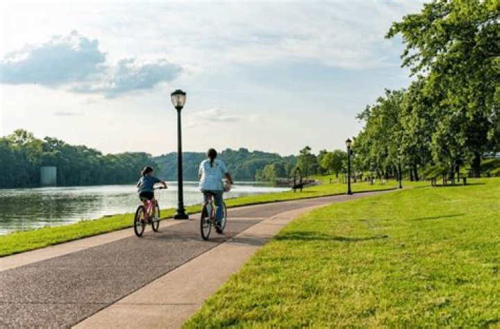 Where do you park for the Cumberland River Greenway?