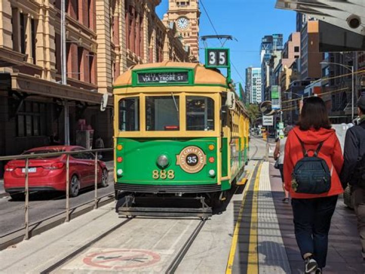Where does the city circle tram go in Melbourne?