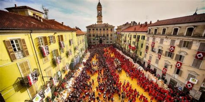 Where is Carnevale di Ivrea?