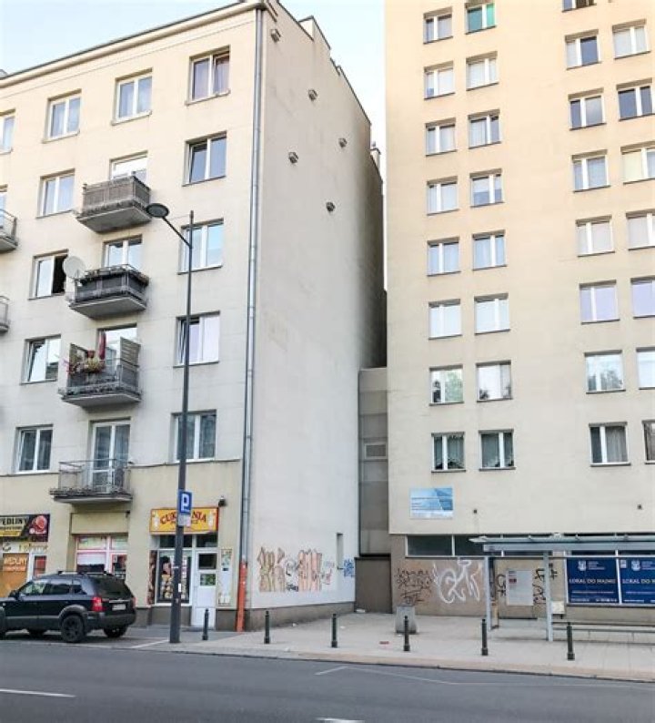 Where is the Keret House located?