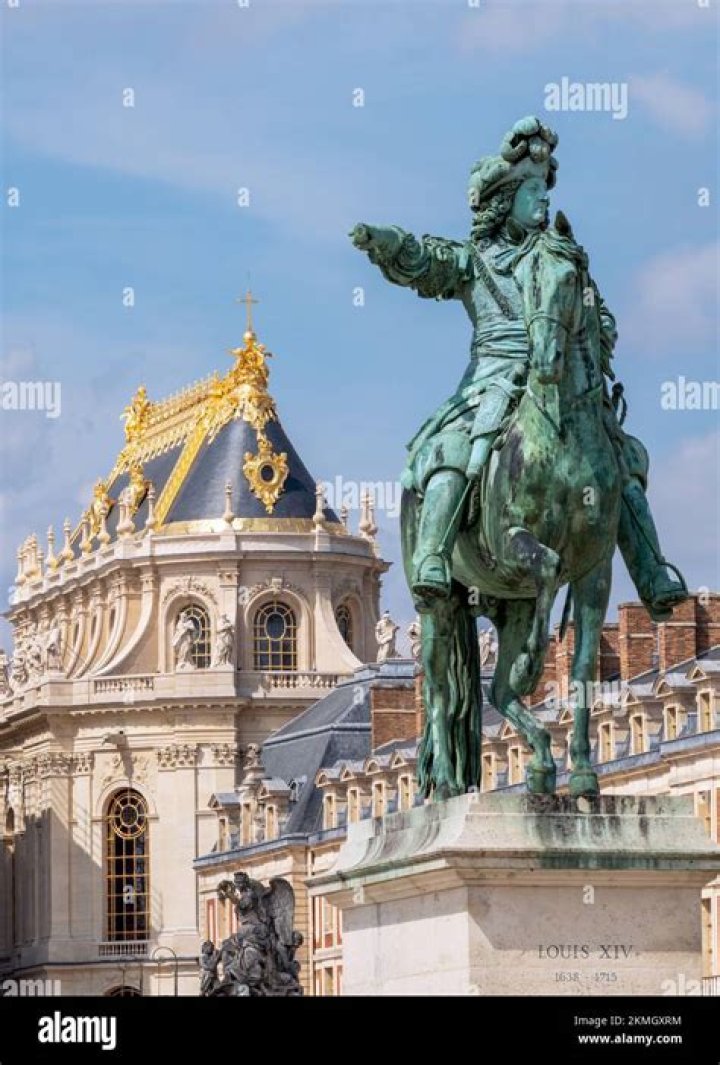 Where is the statue of Louis XIV?