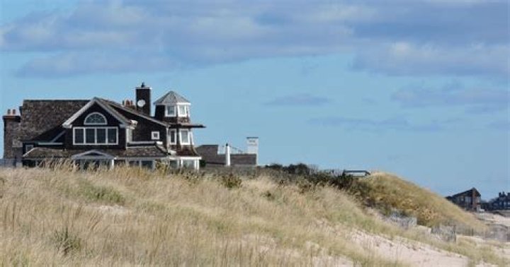 Where should I stay when visiting the Hamptons?