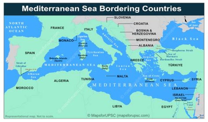 Which countries border the most oceans?