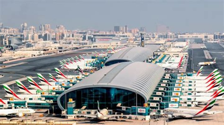 Which flights are landing in Mumbai?