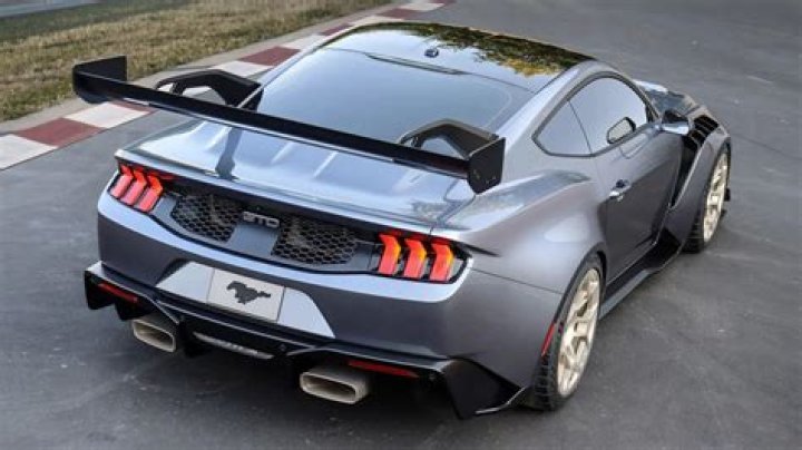 Which Ford Mustang has a V8?