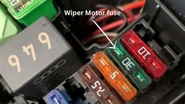 Which fuse is the wiper fuse?