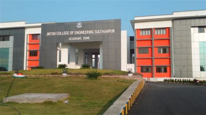 Which is better Jntu Manthani or Jntu Sultanpur?