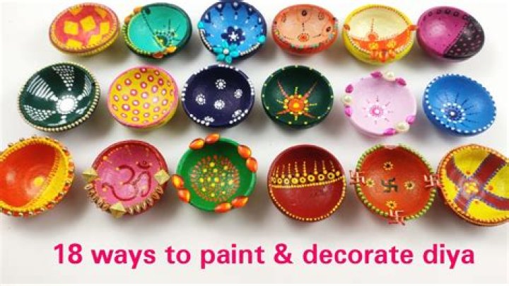 Which paints are used to paint diyas?