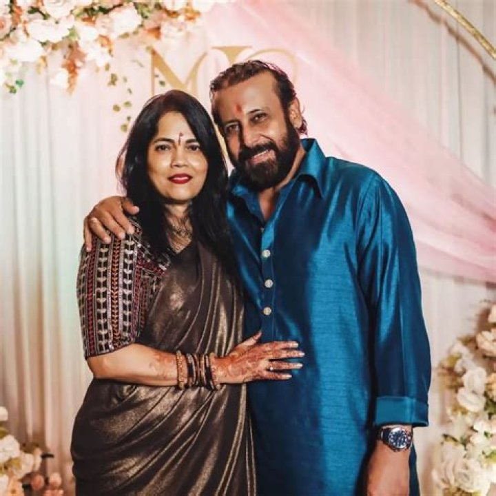 Who is Aruna Irani brother?