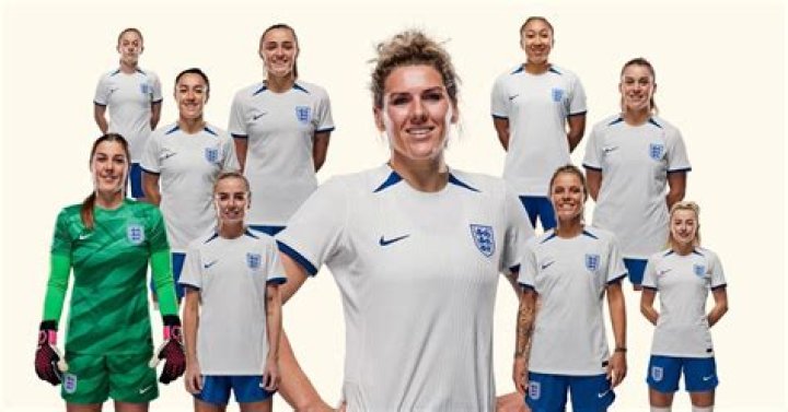 Who is england womens wicket-keeper?