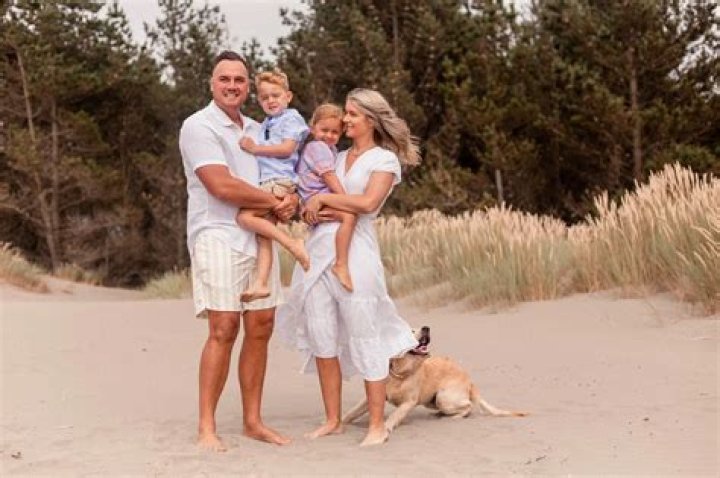 Who is Israel Dagg married to?