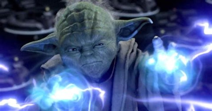 Who is more powerful Yoda or Darth Sidious?
