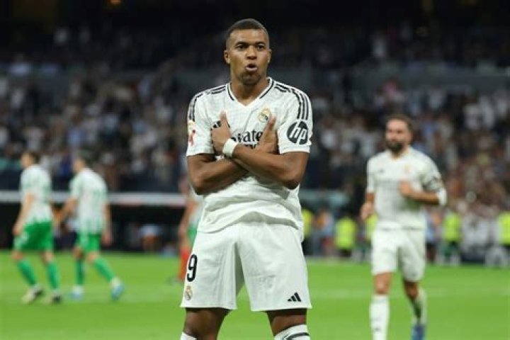 Who is the highest paid player in Real Madrid 2021?