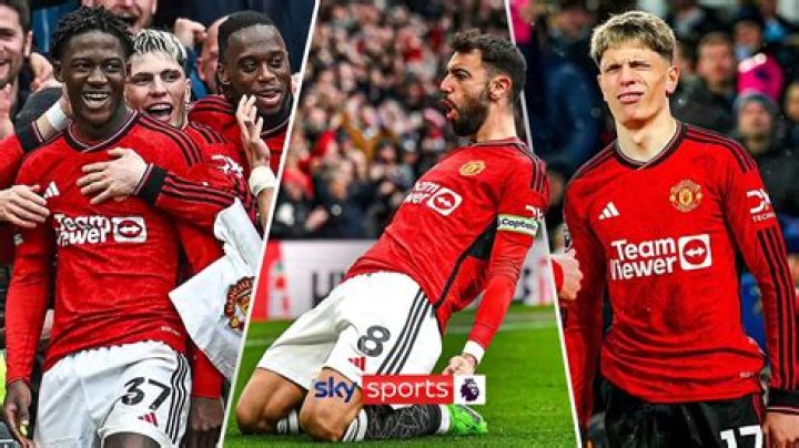 Who is the referee for Manchester United today?