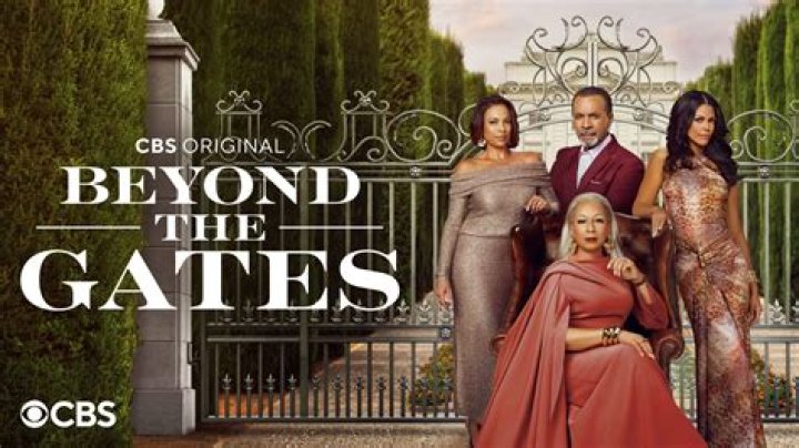 Who is the singer in Beyond the lights?