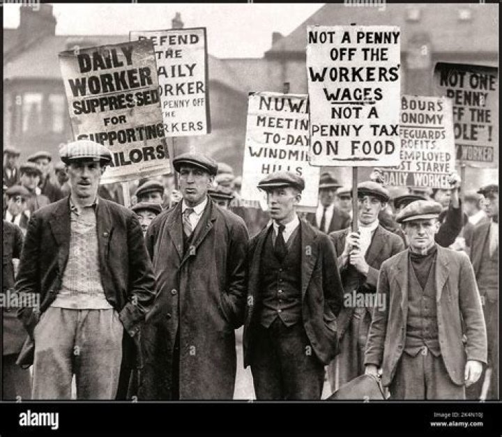 Who led the workers strike in 1905 revolution?