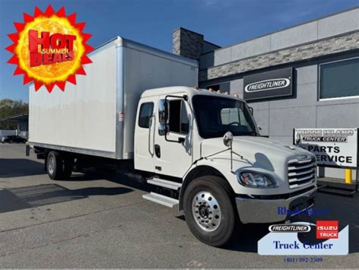 Who makes Freightliner chassis?