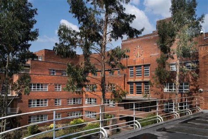 Who owns Ravenscourt Park Hospital?