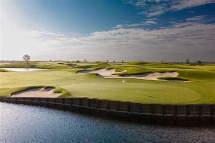 Who owns the Hamptons golf course?
