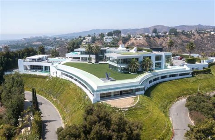 Who owns the largest house in LA?