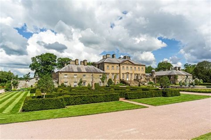 Who owns Tresco Estate?