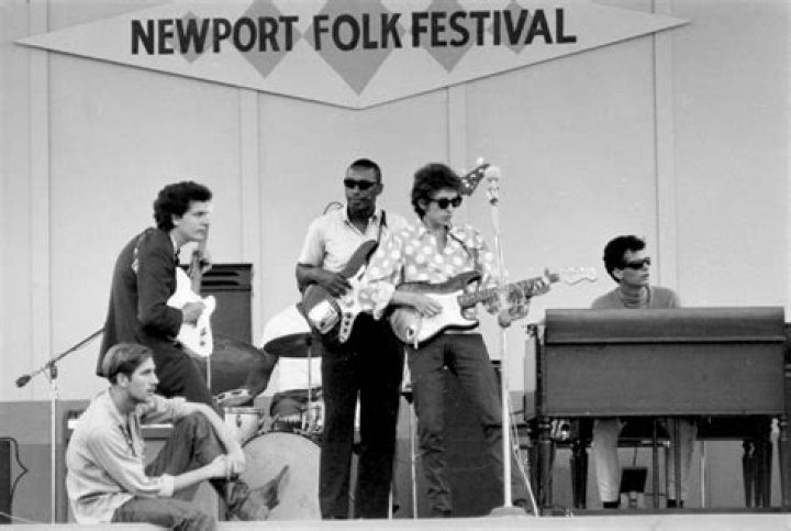 Who played at the 1965 Newport Folk Festival?