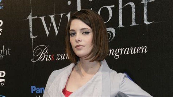 Who plays Alice in Twilight?