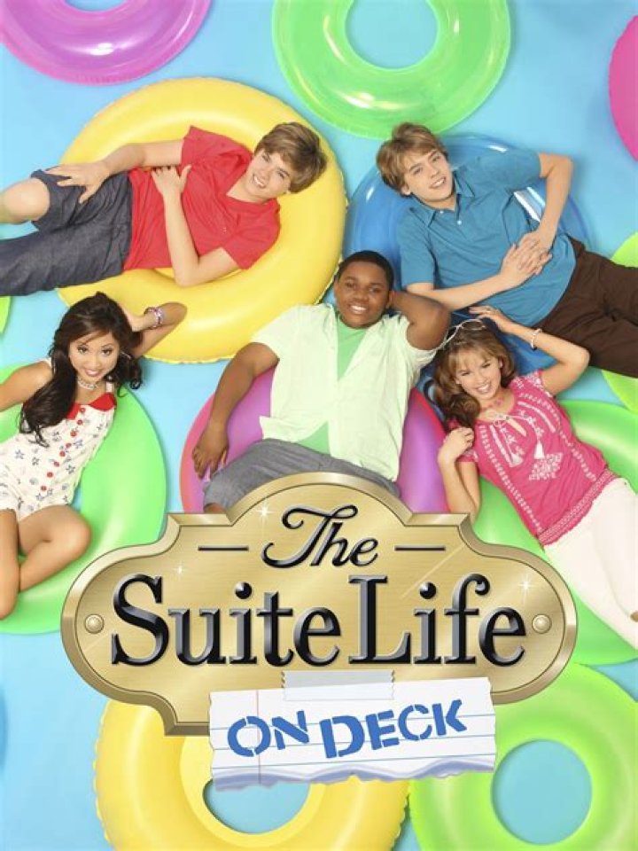 Who plays Mia in sweet life on deck?