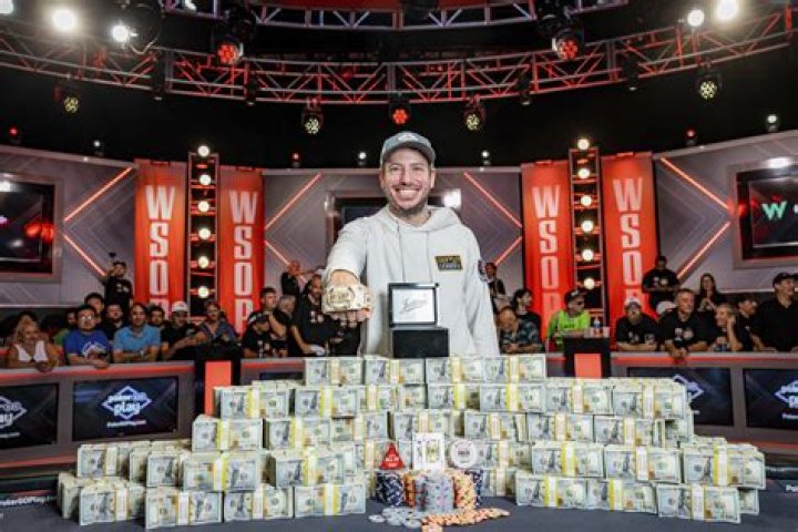 Who won 2015 WSOP main event?