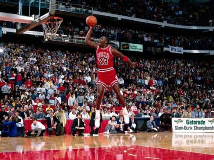 Who won the slam dunk contest in 1988?