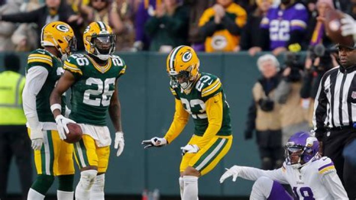 Who wore number 33 for the Green Bay Packers?