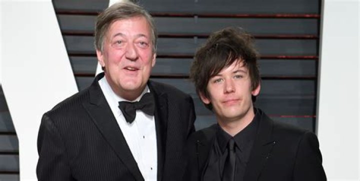 Why did Stephen Fry stop doing QI?