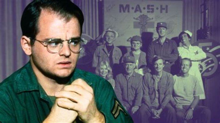 Why did Trapper John McIntyre leave mash?