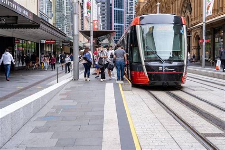 Why does Singapore have a good public transport system?