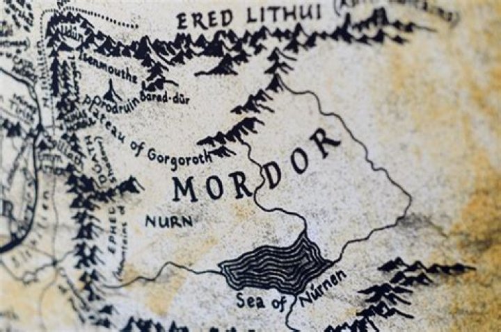 Why is Mordor surrounded by mountains?