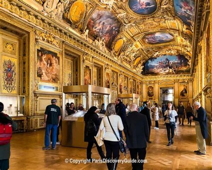Why is the Louvre museum in France famous?